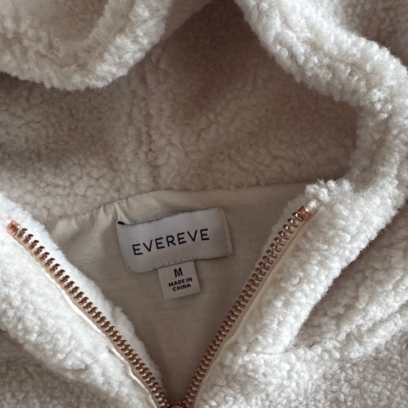 Evereve Two-Tone Sherpa Hoodie in Cream and Navy 1/4 zip, pockets - Picture 2 of 6